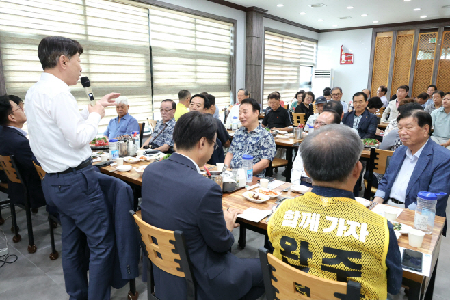 우범기 전주시장, 통합 추진 완주군민들과 소통 (1)