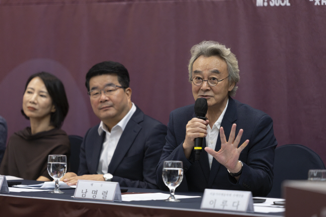 사진3. 남명렬 홍보위원(연극배우)이 '서울어텀페스타' 참여 소감을 발표하고 있다.
