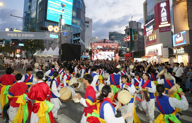 세계 40여 개국 50개 대학 청년들 서대문구 신촌에 모인다2