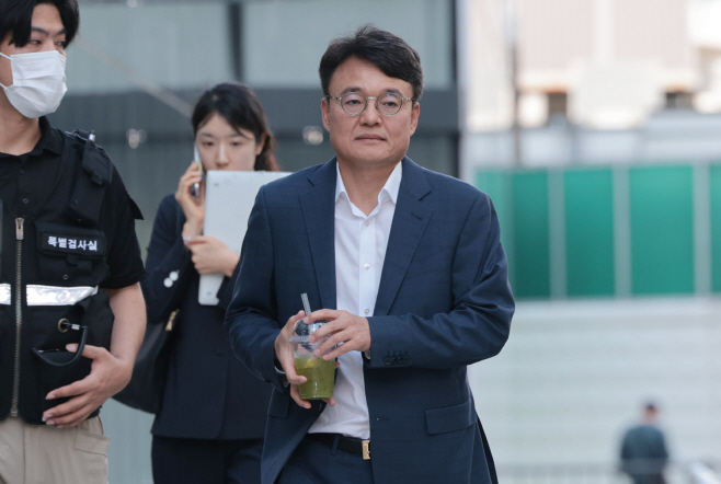특검 출석하는 박성근 전 국무총리 비서실장