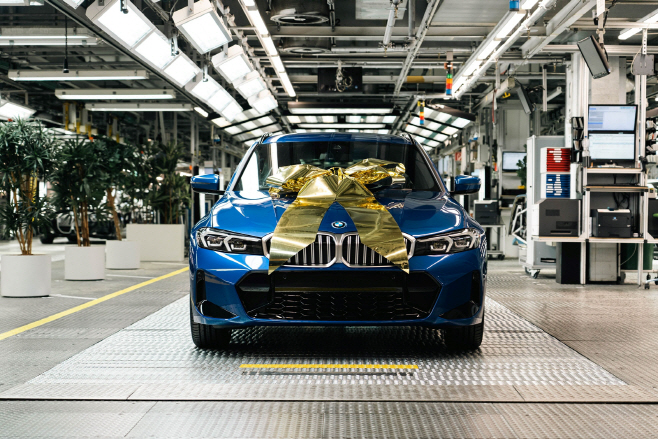 사진1-BMW 330e