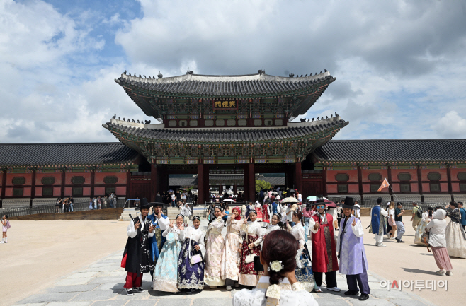 [포토]외국 관광객들의 필수 코스 경복궁