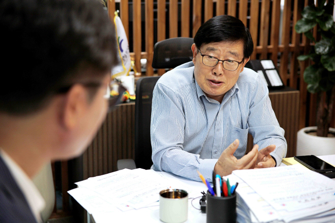 인터뷰 진행 사진 (3)