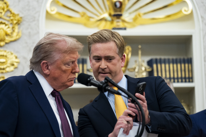 TRUMP OVAL OFFICE