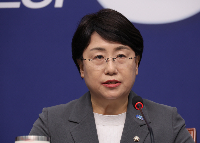 성비위 사건 관련 기자간담회하는 김선민 당 대...<YONHAP NO-2447>
