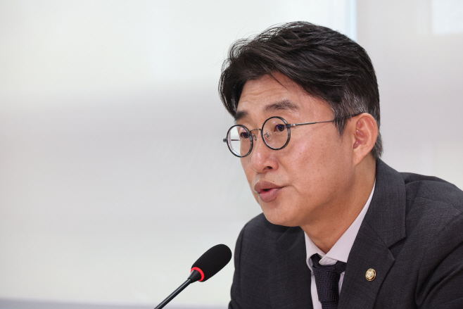 발언하는 노종면 의원<YONHAP NO-3940>
