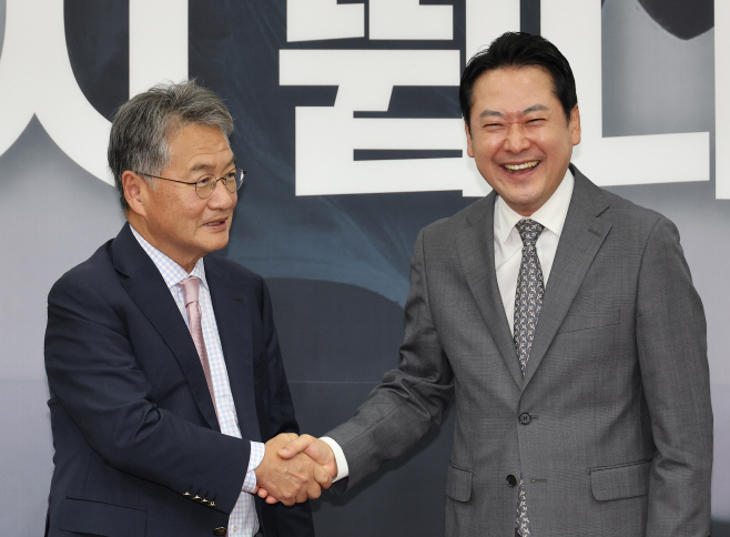 조셉 윤 주한미국대사대리와 장동혁 대표<YONHAP NO-4454>