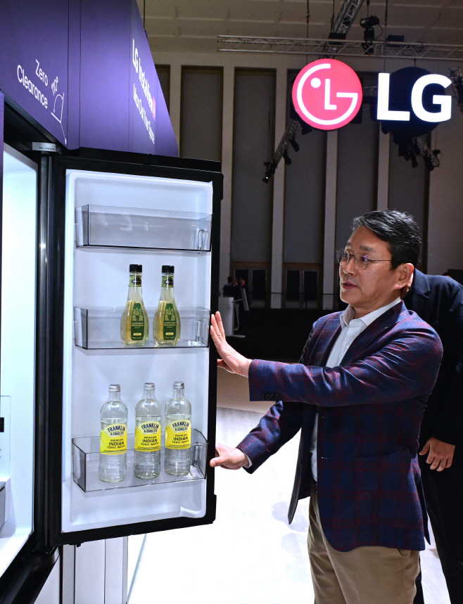 [사진 4] LG전자 조주완 CEO 'B2B 중심의 질적 성장으로 매출과 이익이 함께 성장하는 사업구조로 순조롭게 전환 중'
