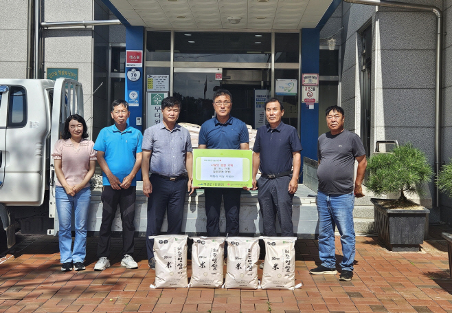 예산군 신암면 하평리 이성만 이장, 수재민 돕기 햅쌀 74포 기탁