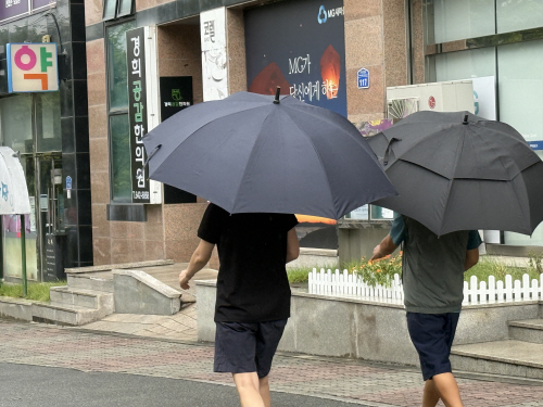 비 내리는 강릉<YONHAP NO-3262>