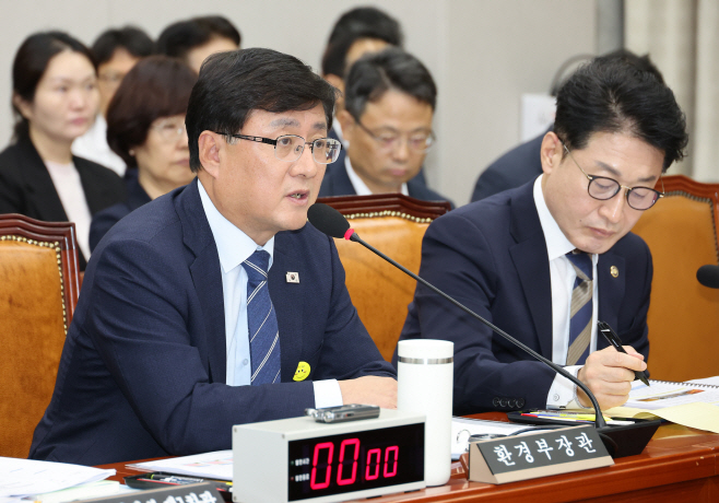 발언하는 김성환 장관<YONHAP NO-5084>