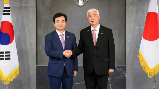 한일 국방장관회담 사진1