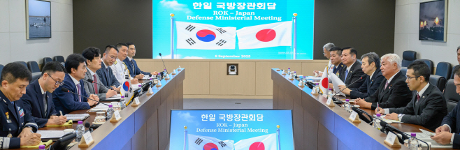 한일 국방장관회담 사진2 (1)