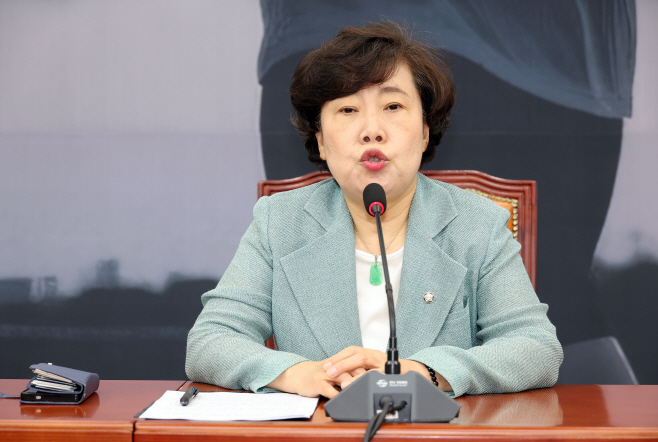 발언하는 조배숙 위원장<YONHAP NO-5223>