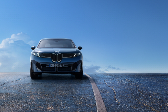 사진1-BMW, 첫 번째 노이어 클라쎄 모델 ‘BMW 뉴 iX3’ 전 세계 최초 공개