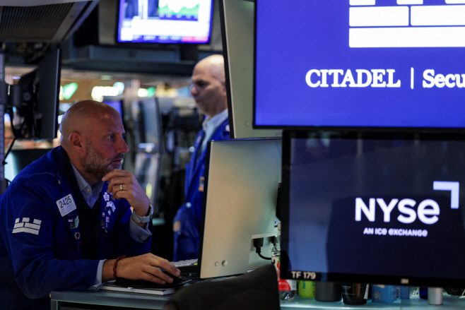 USA-STOCKS/ <YONHAP NO-8200> (REUTERS)