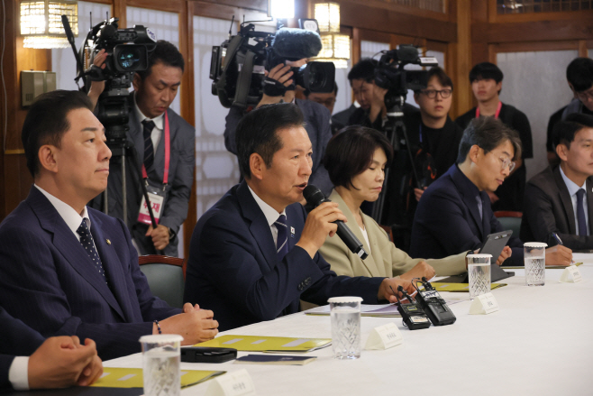 고위당정협의회서 발언하는 정청래 대표