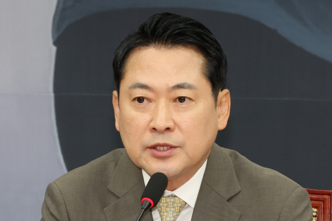 정청래 교섭단체대표 연설 비판하는 장동혁 대표<YONHAP NO-2577>
