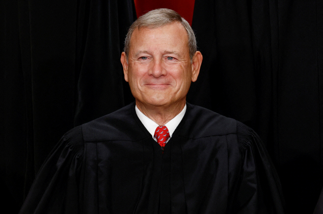 USA-COURT/ROBERTS <YONHAP NO-6570> (REUTERS)