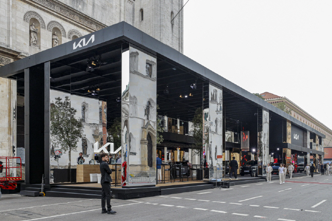 (사진12) 독일 뮌헨 IAA 오픈 스페이스에 마련된 기아 부스 전경_5