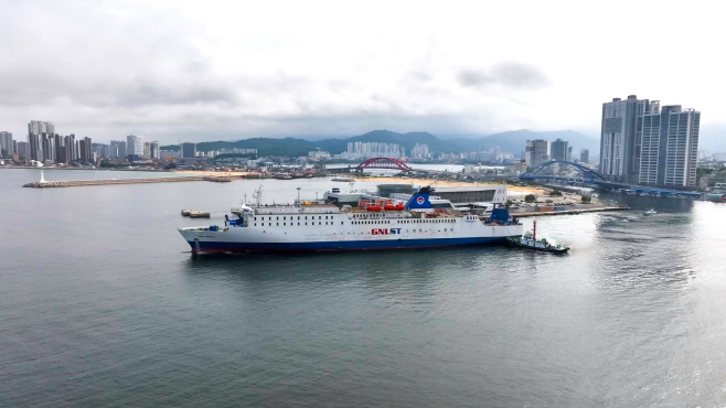 지난 8월 5일속초항에서 첫 출항하는 속초항 카페리항로 카페리선-1