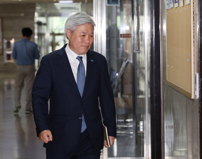 의총 향하는 서왕진<YONHAP NO-1745>