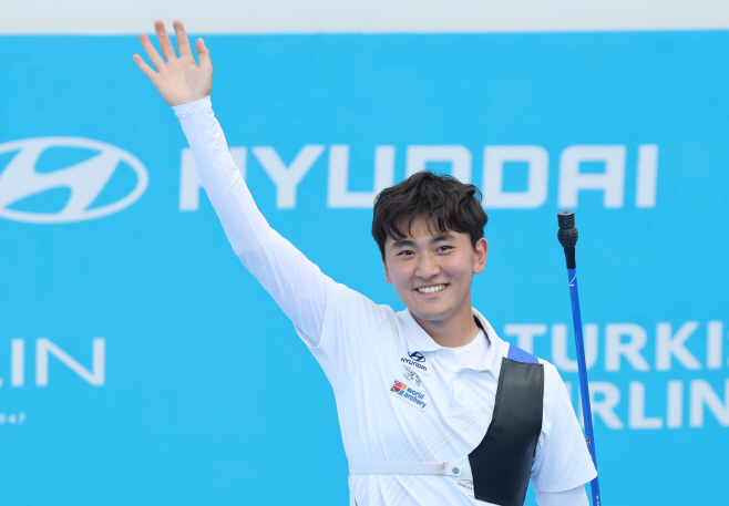 김제덕 '승리의 미소'