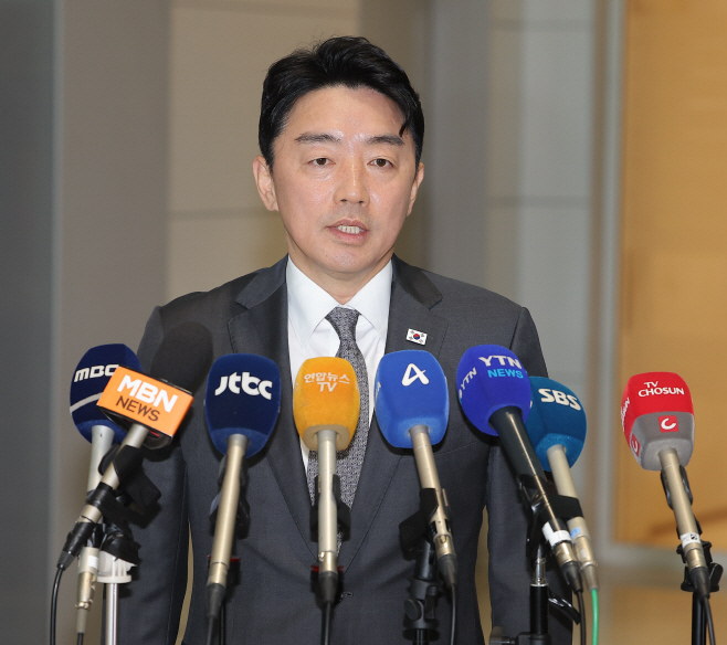 강훈식 비서실장, 미국으로 출국<YONHAP NO-3624>