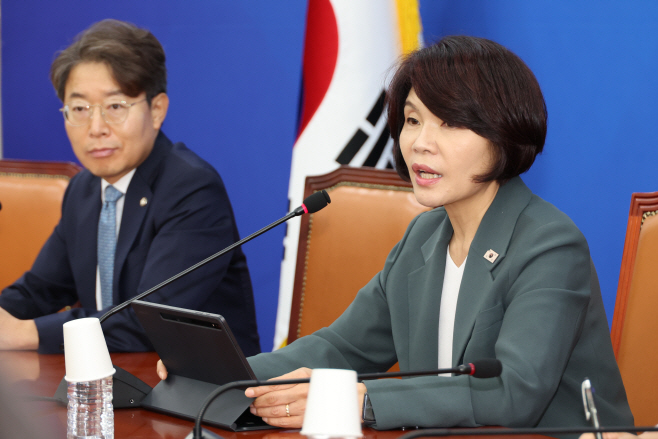발언하는 한정애 정책위의장<YONHAP NO-3009>