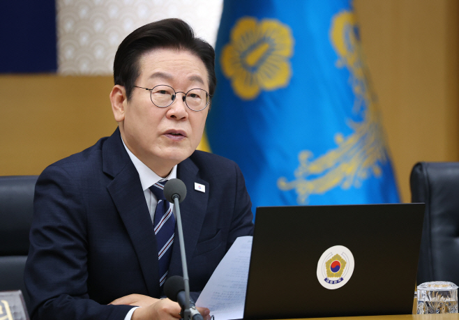 이재명 대통령, 국무회의 주재<YONHAP NO-1697>