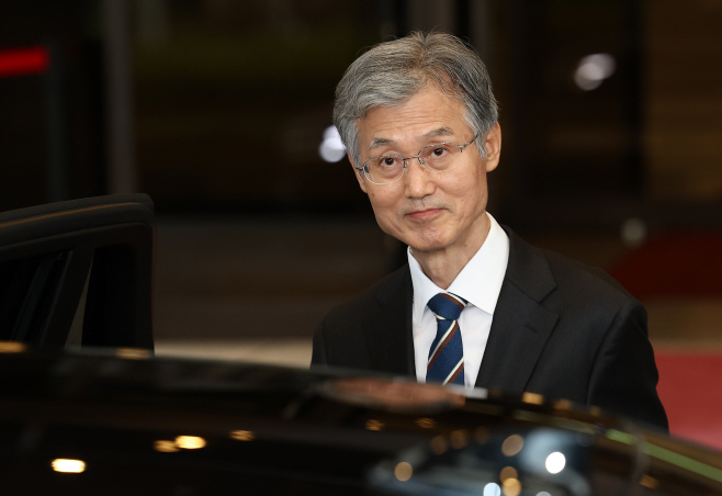 차 타는 조희대 대법원장<YONHAP NO-5122>