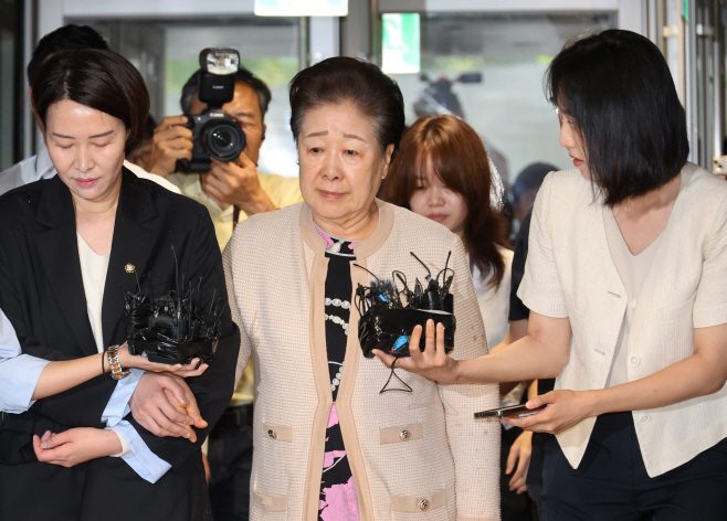 '통일교 현안 청탁' 한학자 총재 김건희특검 출석
