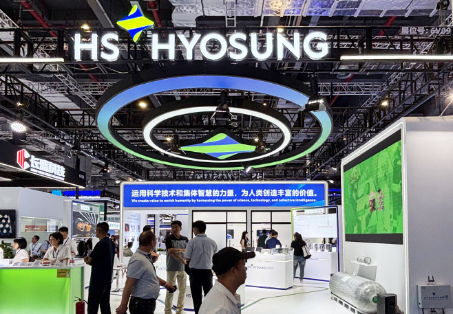 사진1_ 중국 상하이에서 진행되고 있는 CCE 2025에 참가한 HS효성첨단소재 부스 전경