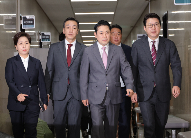 국민의힘, 권성동 의원 구속 관련 차담회<YONHAP NO-2429>