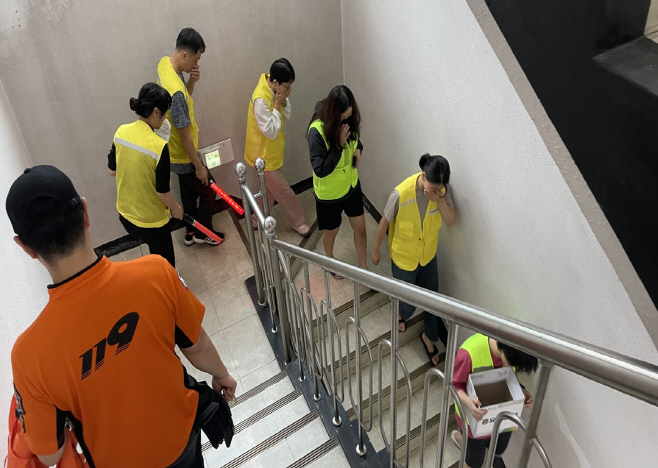 (사진) 안전경영 실천! 의정부시스포츠센터 고객 참여 소방합동훈련