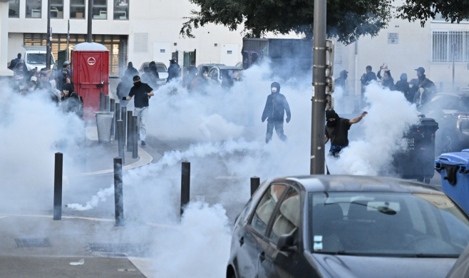 APTOPIX France Block Everything <YONHAP NO-5691> (AP)