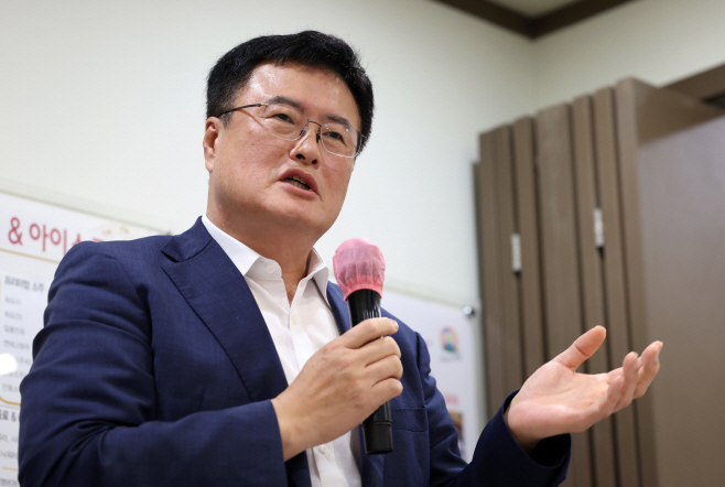 체육기자단과 간담회 하는 김대현 2차관