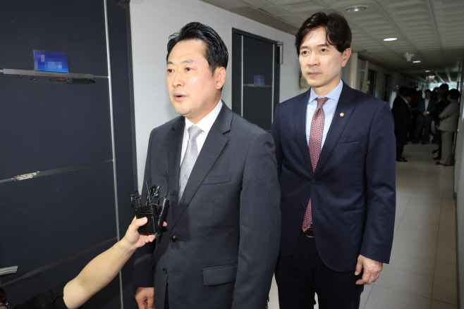 압수수색 규탄하는 장동혁 대표<YONHAP NO-6574>