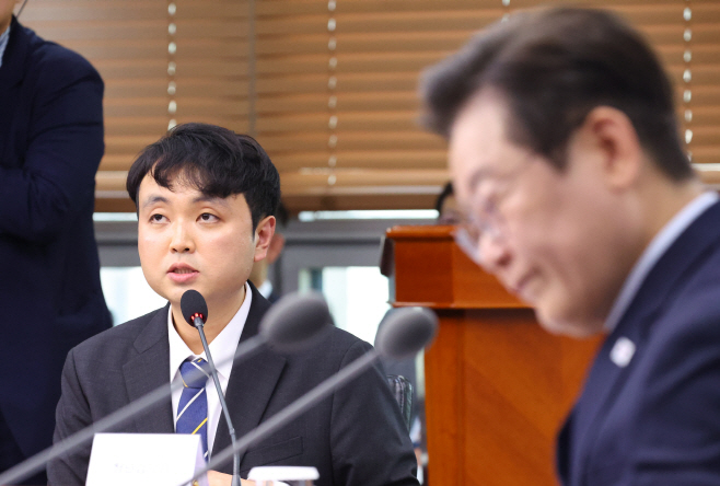 발표하는 이주형 청년담당관<YONHAP NO-5716>