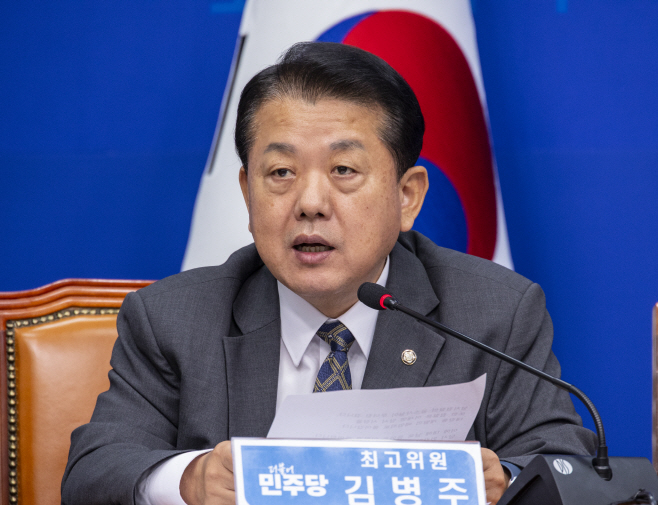 최고위원회에서 발언하는 김병주 최고위원<YONHAP NO-3949>