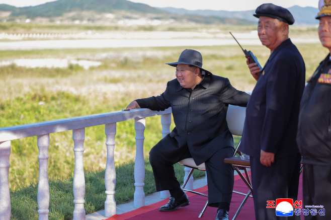 북한 김정은, 전술무인공격기 성능시험 지도<YONHAP NO-2156>