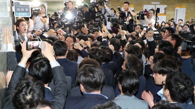 '패트 충돌' 여야의원 28명·황교안 기소