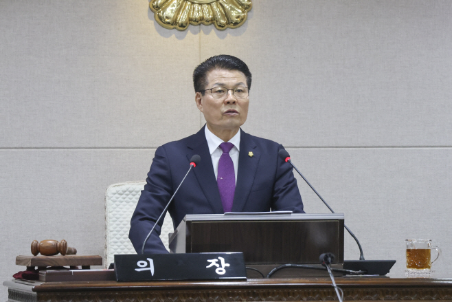 1-4. 의장 발언 사진_폐회식_본회의장