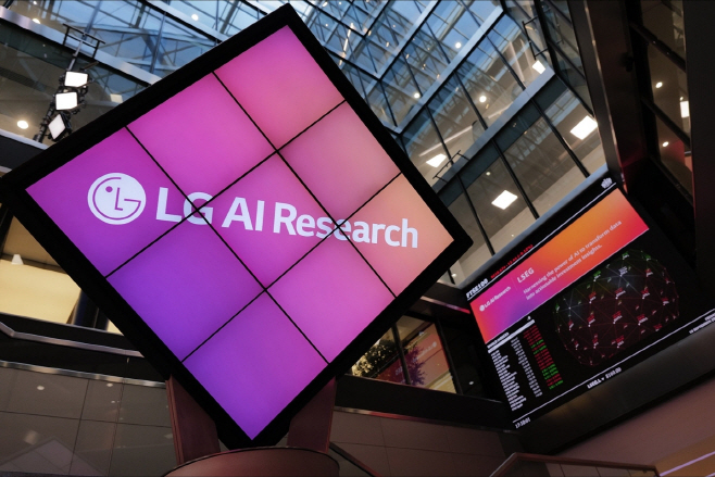 [사진④] LG AI연구원과 LSEG는 19일(현지시각) 영국 런던증권거래소에서 엑사원 비즈니스 인텔리전스 상용화 서비스를 알리는 행사를 진행했다