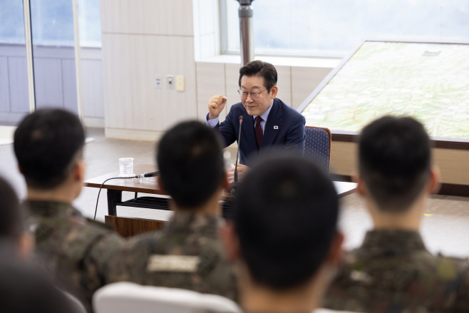 이재명 대통령, 전방부대 장병 격려<YONHAP NO-4575>