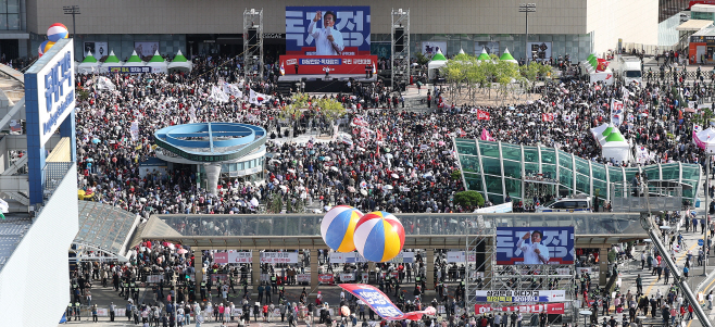 발언하는 송언석 원내대표<YONHAP NO-5230>