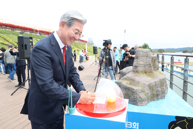오태완 군수 소원지 작성