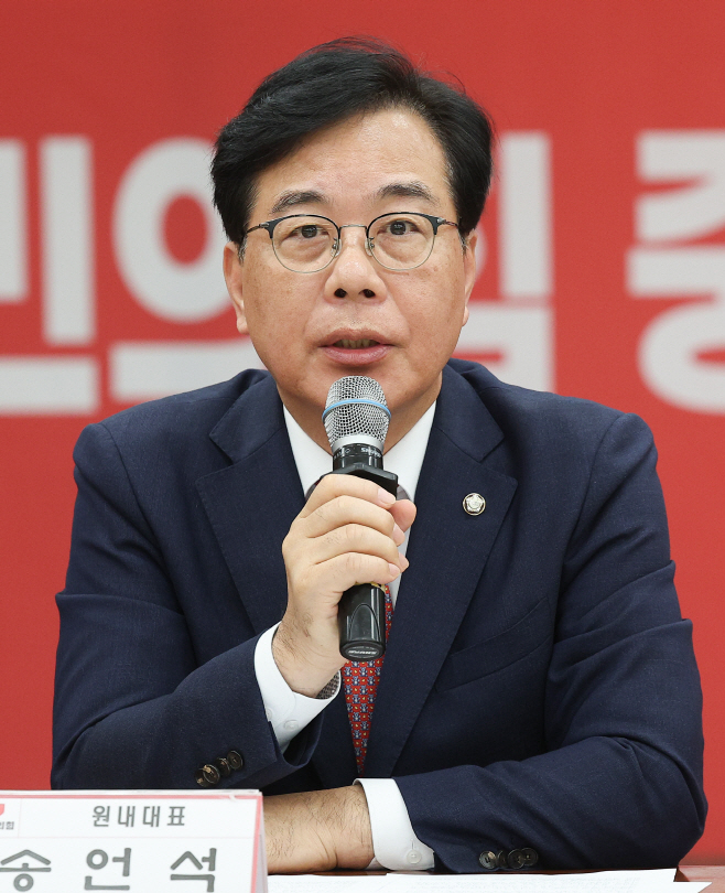 경북 경산산업단지 찾은 송언석<YONHAP NO-2869>