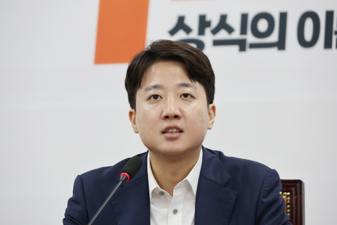 발언하는 이준석 대표<YONHAP NO-2886>