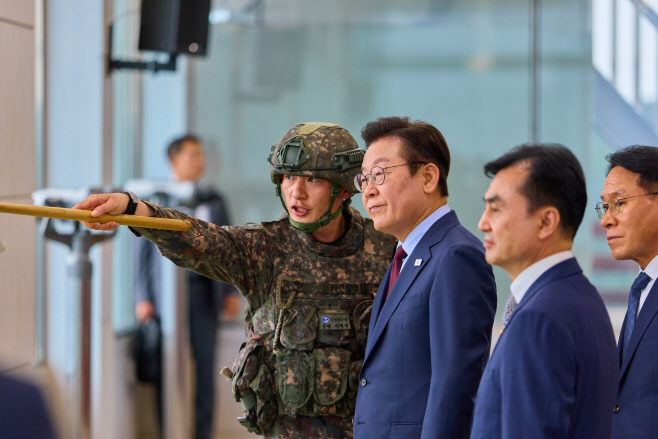 이재명 대통령, 7사단 방문<YONHAP NO-4574>